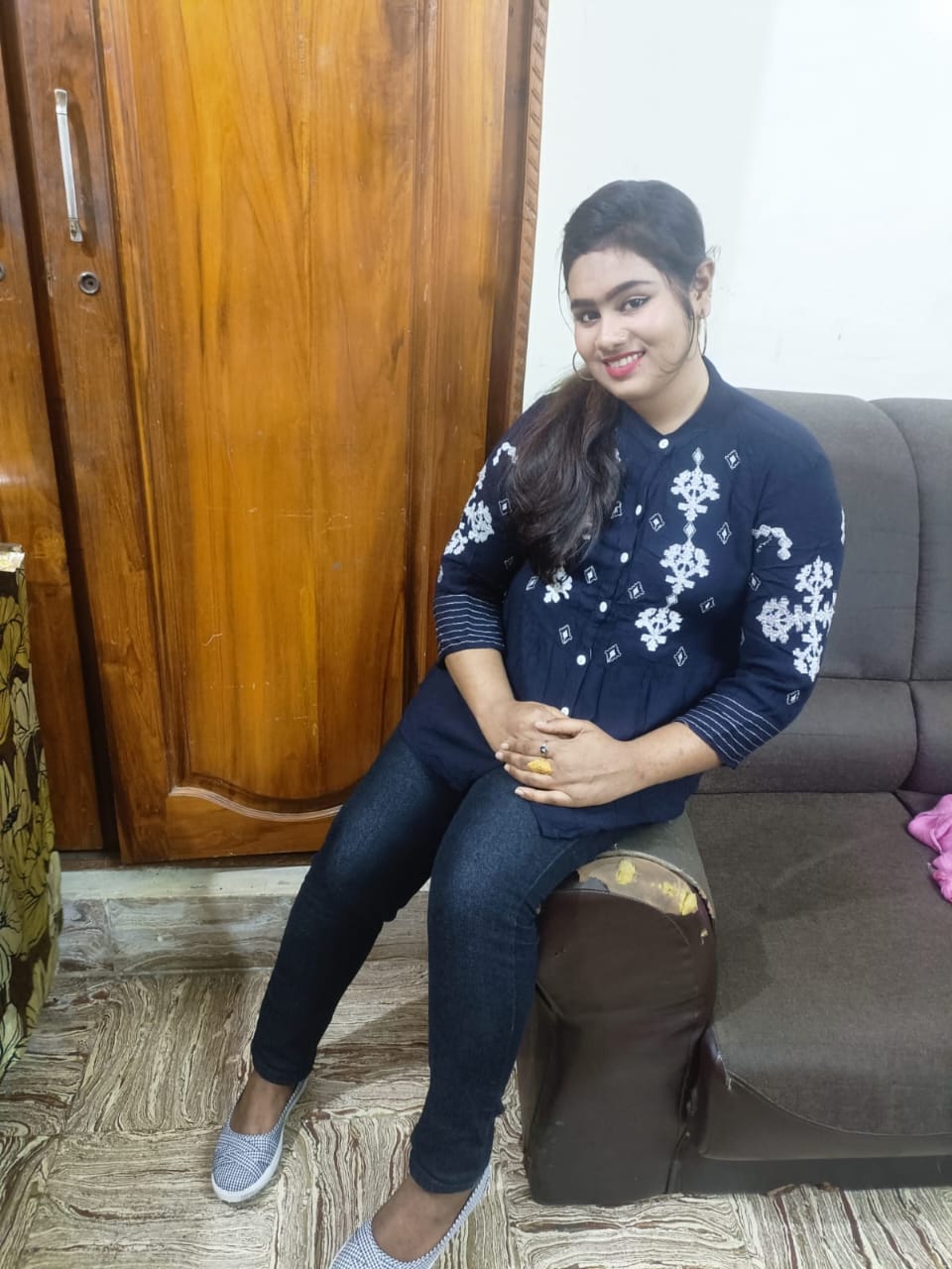 call girl reena shot 3000 winter hot service available in visakhapatnam